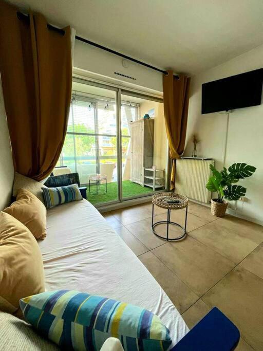 Appartement+loggia 80m De La *