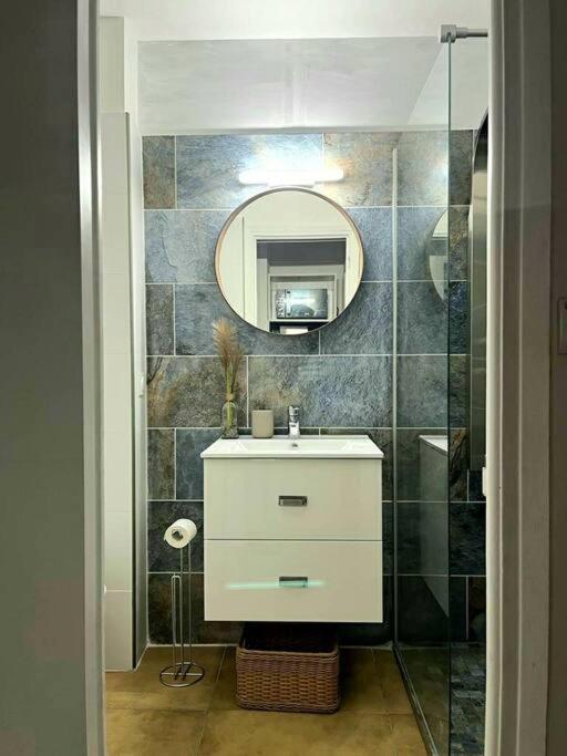 Appartement+loggia 80m De La *